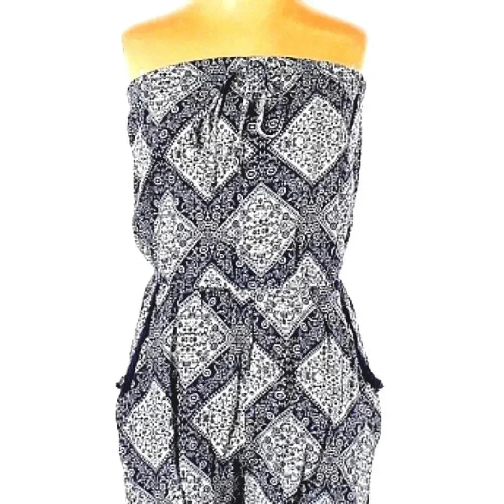 Assorted Brand blue and white strapless romper Size Small